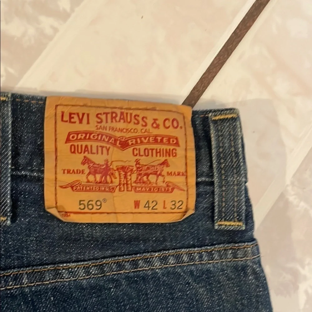 Blue Levi’s Relaxed Jeans with Classic Fit